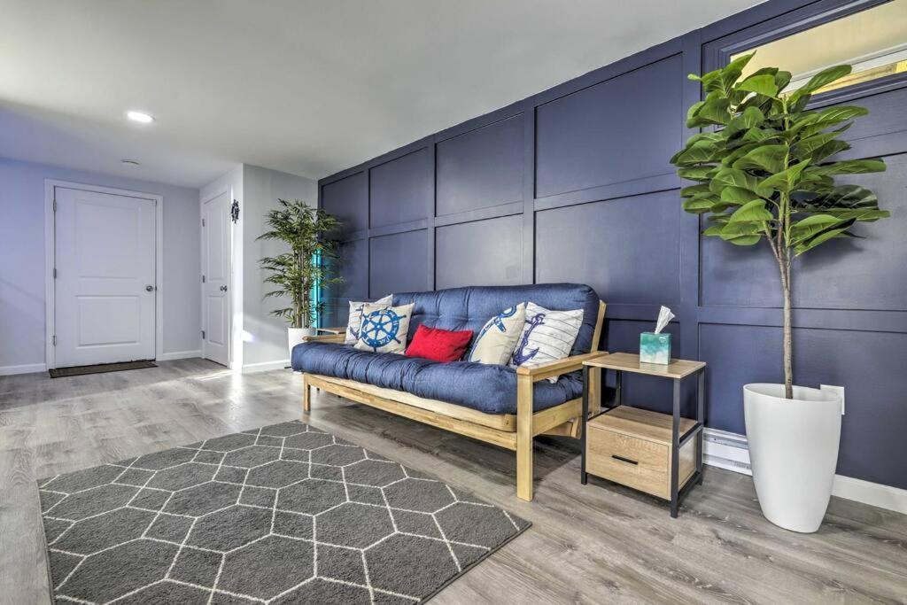 New! Updated Mystic Home W/ Sauna, Hot Tub & Deck エクステリア 写真
