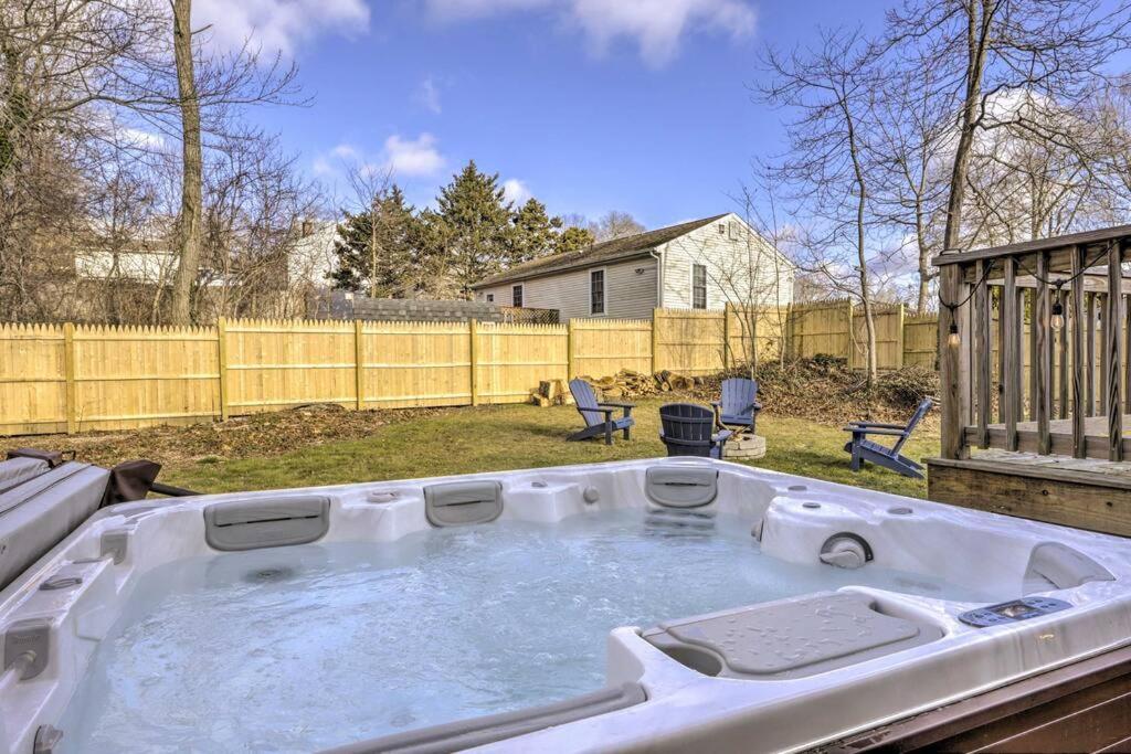 New! Updated Mystic Home W/ Sauna, Hot Tub & Deck エクステリア 写真