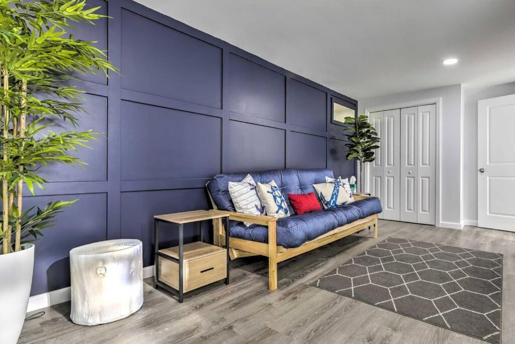New! Updated Mystic Home W/ Sauna, Hot Tub & Deck エクステリア 写真