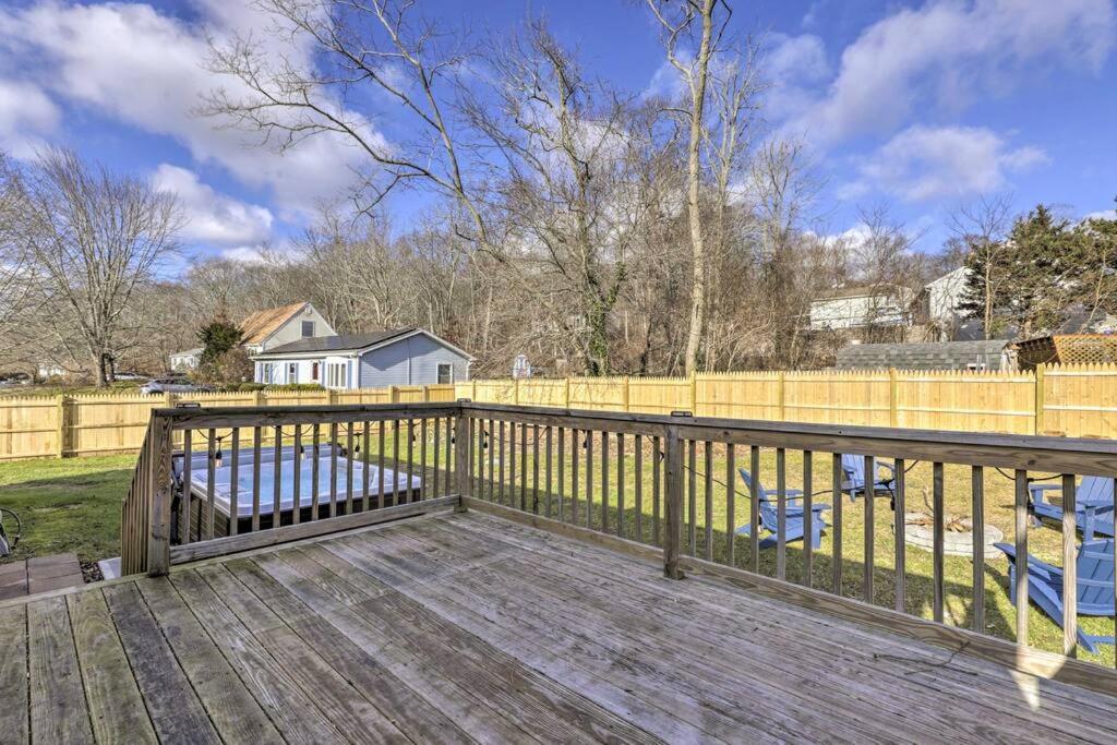 New! Updated Mystic Home W/ Sauna, Hot Tub & Deck エクステリア 写真