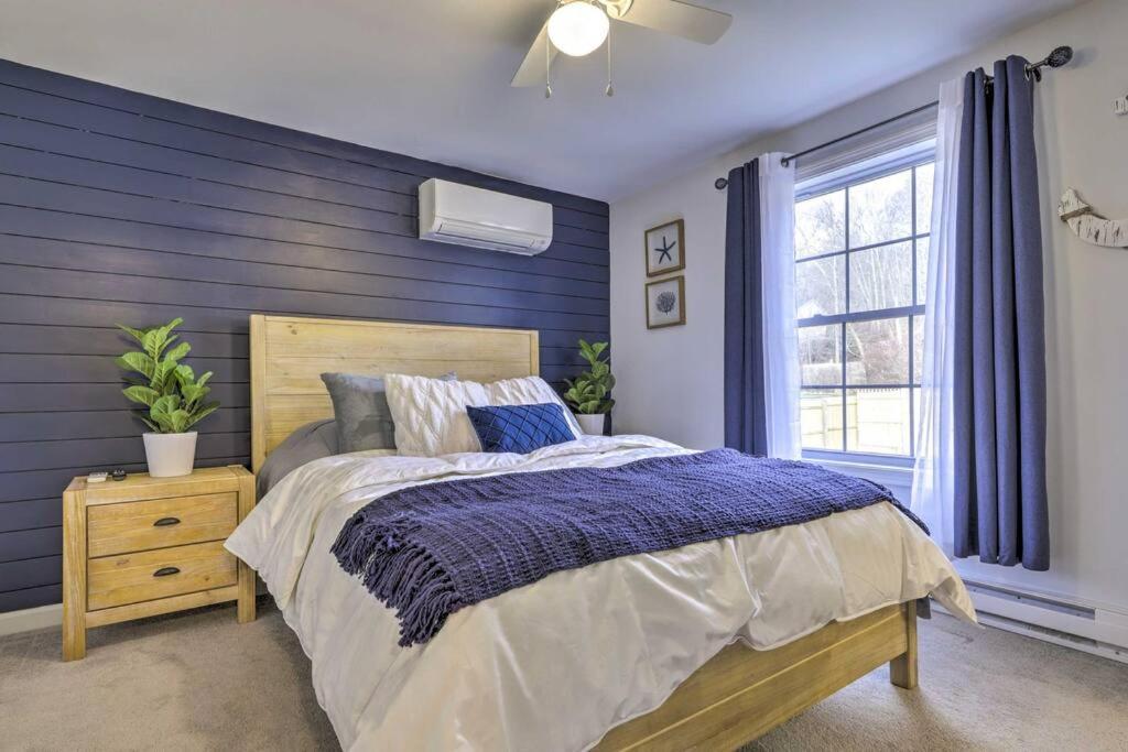 New! Updated Mystic Home W/ Sauna, Hot Tub & Deck エクステリア 写真